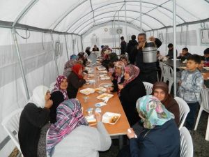 Erkenek’te Üç Bin Kişiye Yahni İkram Edildi