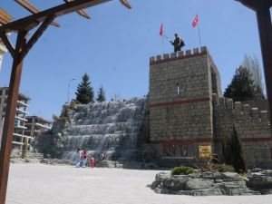 Şehir Girişlerine Şelale