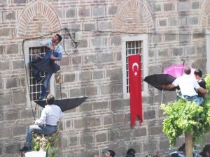 Mesir Macunu Alabilmek İçin Canını Hiçe Saydı