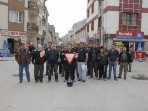 Mahalle Sakinlerinden "Kavşak" Protestosu