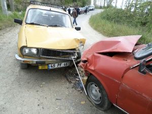 Demirci’de Trafik Kazası: 5 Yaralı