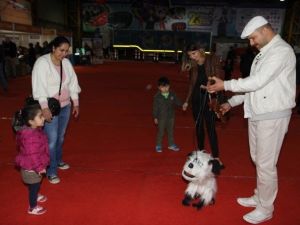 Çocuklar Kukla Köpeği Çok Sevdi