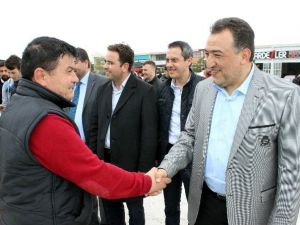 Nazlı Ve Gazel, Açık Oto Pazarı’nda Halk Ve Esnafla Buluştu