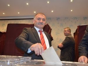 Başkan Ayhan Baş Güven Tazeledi