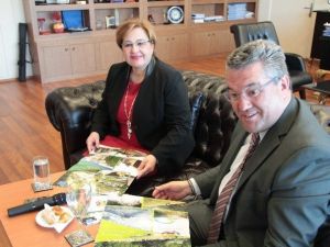 Komşudan Sıcak Ziyaret