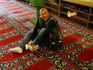 Selimiye Camii’nde ‘Ücretsiz’ Çorap Dağıtımı Başladı