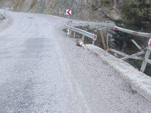 İkizcay Köprüsü Tehlike Saçıyor