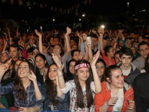 Festivalin Finalini Ceceli Yaptı