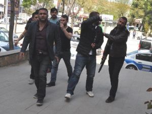 Kapkaç Yapan 2 Kişi Tutuklandı