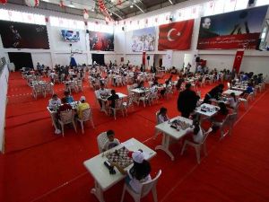 Bayraklı’da Satranç Turnuvası Tamamlandı