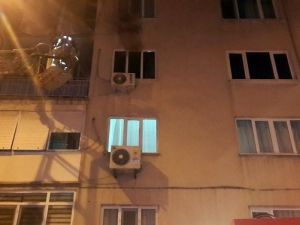 Komşusunun Evini Benzin Dökerek Ateşe Verdi