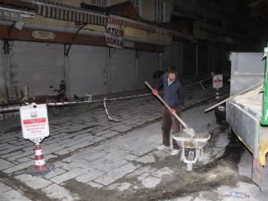 Tarihi Hanlar Bölgesinin Zemini Onarılıyor