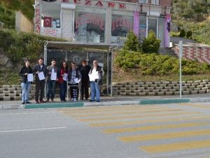 Koltuk Değnekleriyle Gelerek Ölüm Kavşağına Sinyalizasyon Kurulması İçin İmza Attı