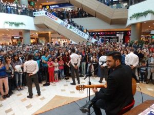 İlyas Yalçıntaş Optimum’da Hayranlarıyla Buluştu