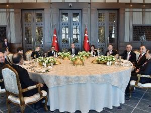 Cumhurbaşkanı Erdoğan’dan Anayasa Mahkemesi Üyelerine Yemek