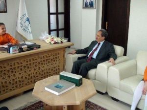 Başkan Akkaya Koltuğunu Simge Akçakoca’ya Devretti