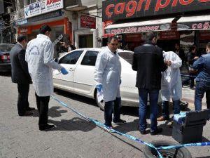 Bankadan Para Çeken Şahsı Takip Ederek Parasını Çaldılar