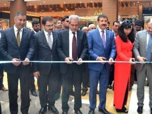 Piazza’da Abdullah Zaza’nın Sergisine Büyük İlgi