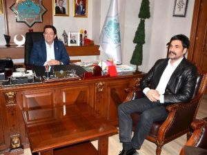 Sanatçı Uğur Işılak Başkan Yazgı’yı Ziyaret Etti