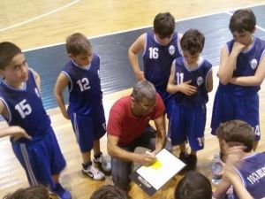 Foça’nın Minik Basketbolcuları İlk Maçını Galibiyetle Süsledi