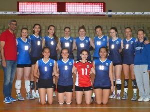 Foça Belediyespor’lu Voleybolcular 4’te 4 Yaptı
