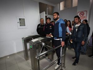 DÜ Öğrencileri Yeni Fitness Salonunda Rahatlayacak