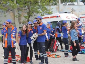 Öğrencilerden Arama Kurtarma Tatbikatı