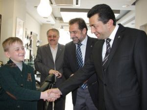 MHP Milletvekili Adayları Lokma Dağıttı