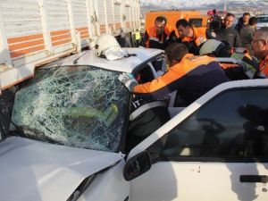 Erzurum’da Trafik Kazası: 5 Askeri Personel Yaralı
