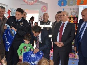 Emniyetten “Çocuğu Sevindir Geleceği Güçlendir” Projesi