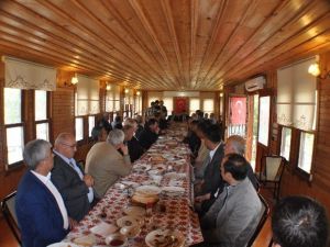 AK Parti Adayları Muhtarlarla Buluştu