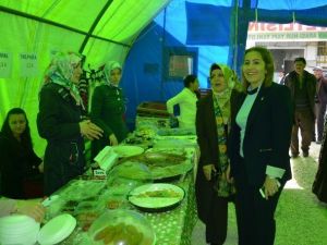 AK Partili Adaydan Öğrencilere Destek