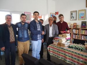 Malkara’da AK Partili Gençler Kitap Bağışı Yaptı