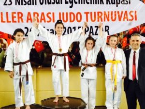 Akyazı’da, Çifte Şampiyon Büyükşehir Oldu