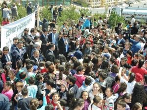 Çevre Çiçekleri 2071 Ağacı Toprakla Buluşturdu