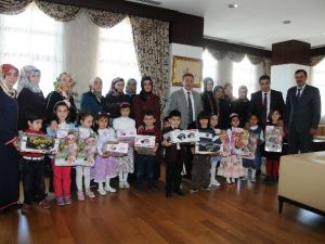 Başkan Çetin’den Miniklere Hediye