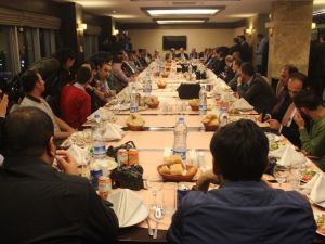 AK Partililer Basınla Bir Araya Geldi