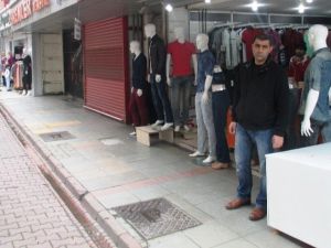 Zabıta Ekipleri Kaldırım İşgaline İzin Vermiyor