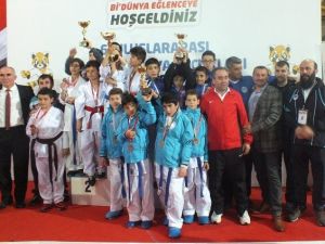 Kağıtsporlu Karateciler, Üç Kupa Kazandı