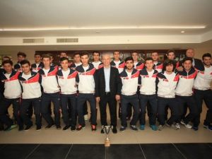 Şampiyonlardan Başkan Altınok Öz’e Ziyaret