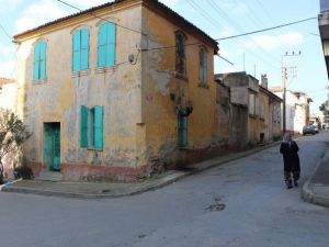 Bu Kapıların Dili Var