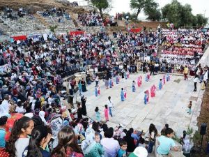 Torbalı’da Antik Tiyatroda Şenlik