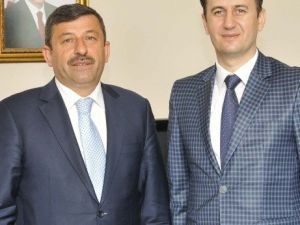 Başkan Karabacak GTÜ Rektörünü Ziyaret Etti