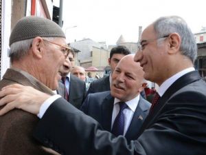 Erzurum Şehir Merkezinde Efkan Ala Rüzgârı Esti…