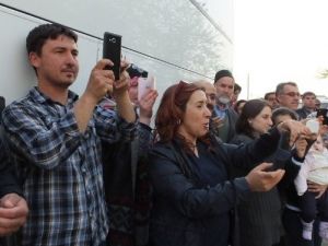 Burhaniye’de Umrecilere Coşkulu Karşılama