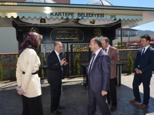 Başkan Üzülmez, Sultan Abdülhamit Camii’ni Beğendi