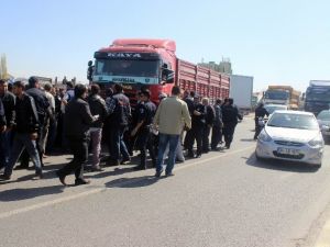 Kayseri’de Kamyoncular Yol Kesip Eylem Yaptı