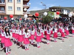 Oltu’da 23 Nisan Kutlamaları Renkli Görüntülere Sahne Oldu