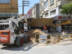 Büyükşehir’den Yaya Yollarında Bakım Ve Onarım Çalışması