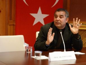 Prof. Dr. İsmet Emre: "Facebook İle İç Dünyamızı Satılığa Çıkardık"